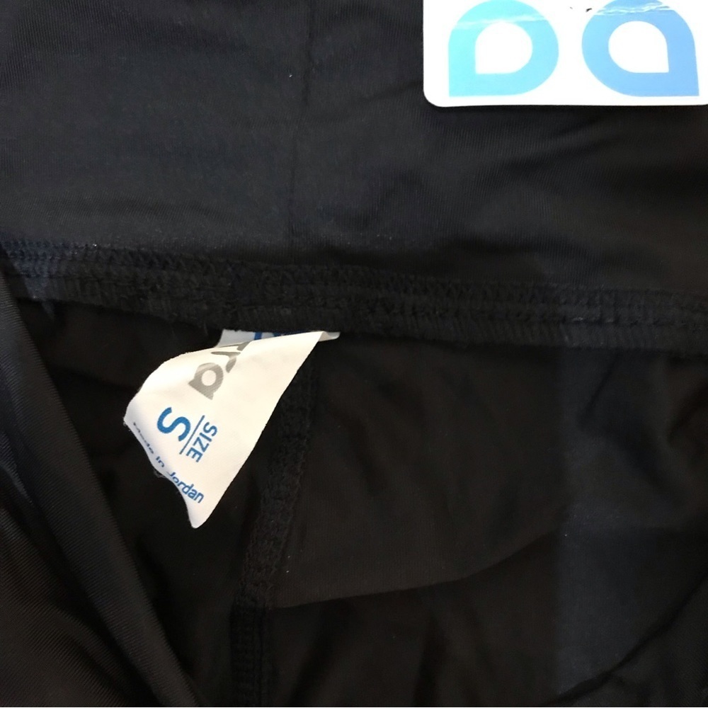 👟actra Capri Athletic Leggings - Picture 3 of 4